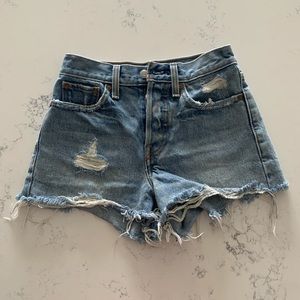 SOLD* Vintage Levi’s shorts (distressed) - Size 24